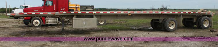 image for item D7974 1993 Ravens tandem axle semi trailer