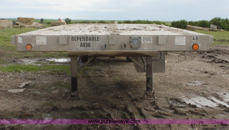 image for item D7974 1993 Ravens tandem axle semi trailer