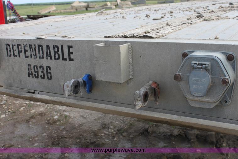 image for item D7974 1993 Ravens tandem axle semi trailer