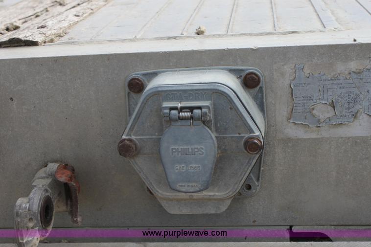 image for item D7974 1993 Ravens tandem axle semi trailer