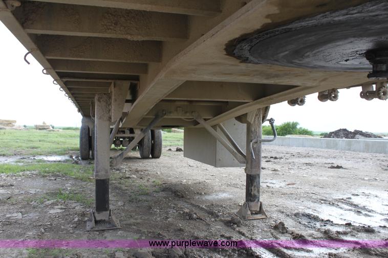 image for item D7974 1993 Ravens tandem axle semi trailer