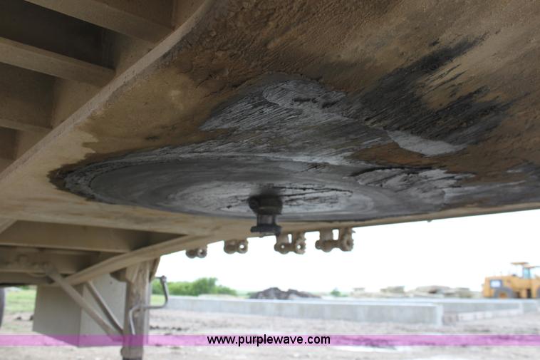 image for item D7974 1993 Ravens tandem axle semi trailer