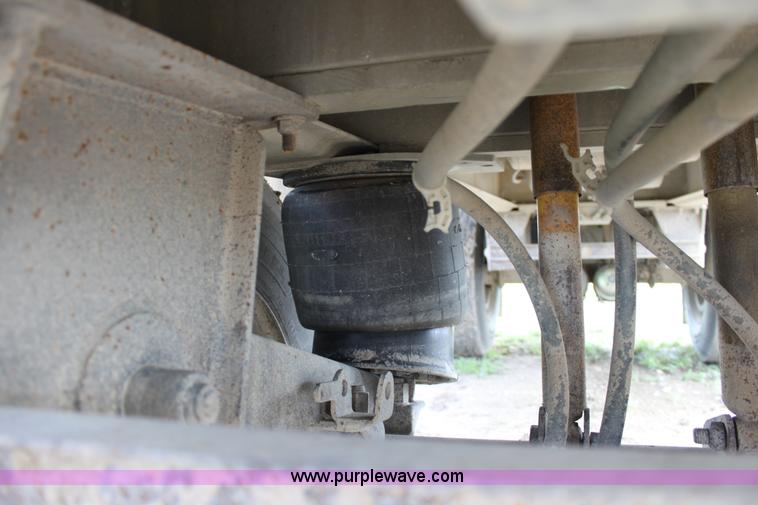 image for item D7974 1993 Ravens tandem axle semi trailer