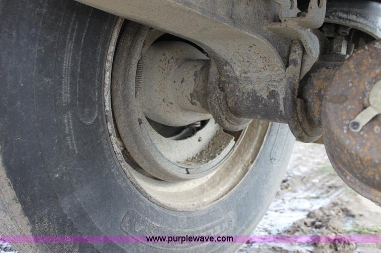 image for item D7974 1993 Ravens tandem axle semi trailer