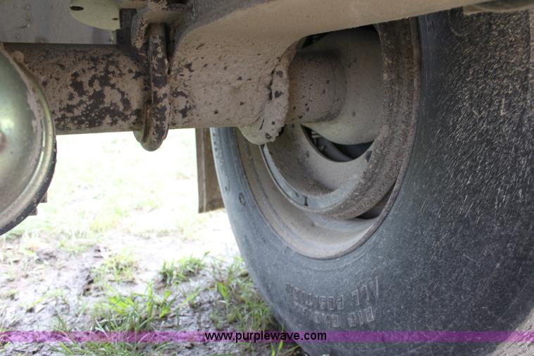 image for item D7974 1993 Ravens tandem axle semi trailer