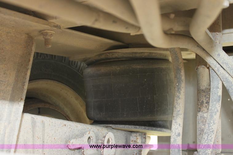 image for item D7974 1993 Ravens tandem axle semi trailer