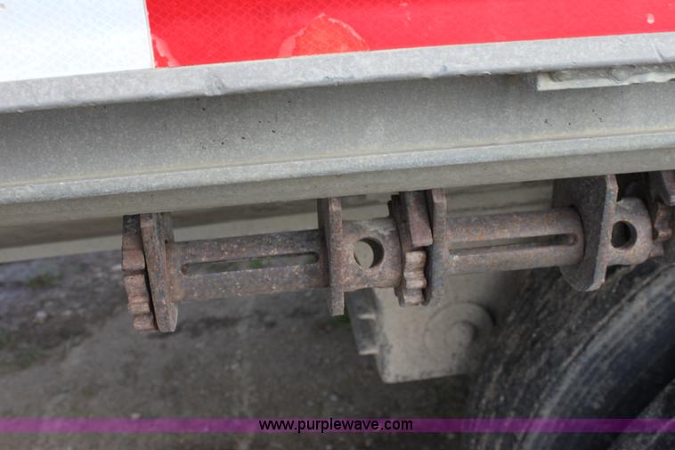 image for item D7974 1993 Ravens tandem axle semi trailer