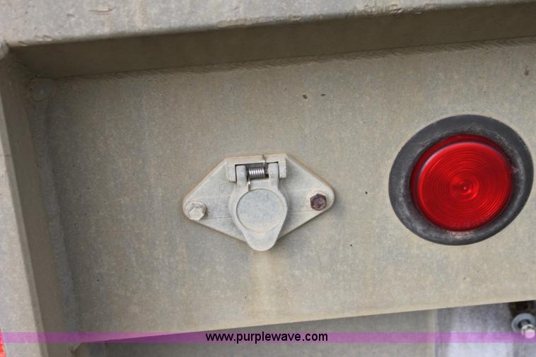 image for item D7974 1993 Ravens tandem axle semi trailer