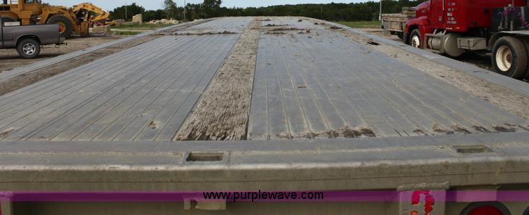 image for item D7974 1993 Ravens tandem axle semi trailer