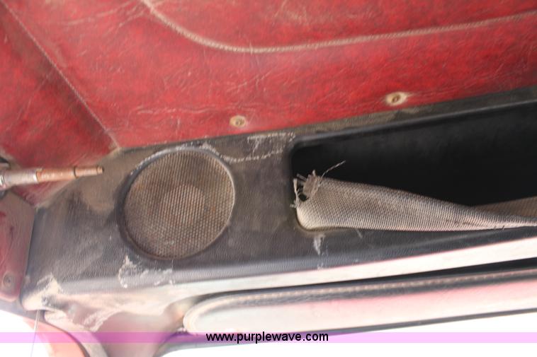 image for item D7986 1993 Freightliner FLD112SD semi truck