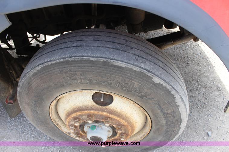 image for item D7986 1993 Freightliner FLD112SD semi truck