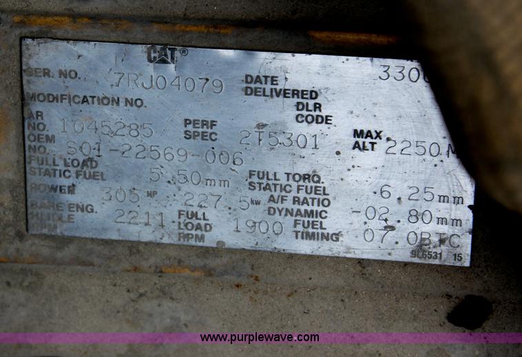 image for item D7986 1993 Freightliner FLD112SD semi truck