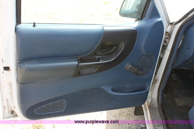 image for item D5126 1995 Ford Ranger pickup truck