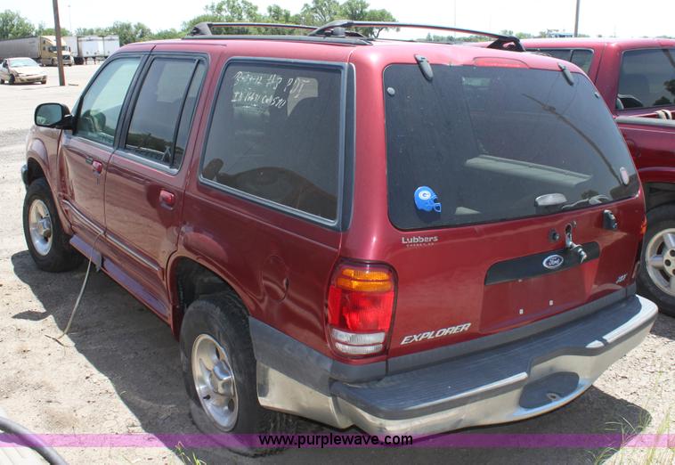 image for item D5128 1999 Ford Explorer XLT SUV