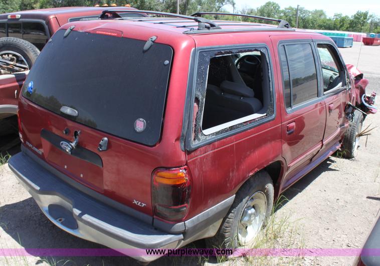 image for item D5128 1999 Ford Explorer XLT SUV