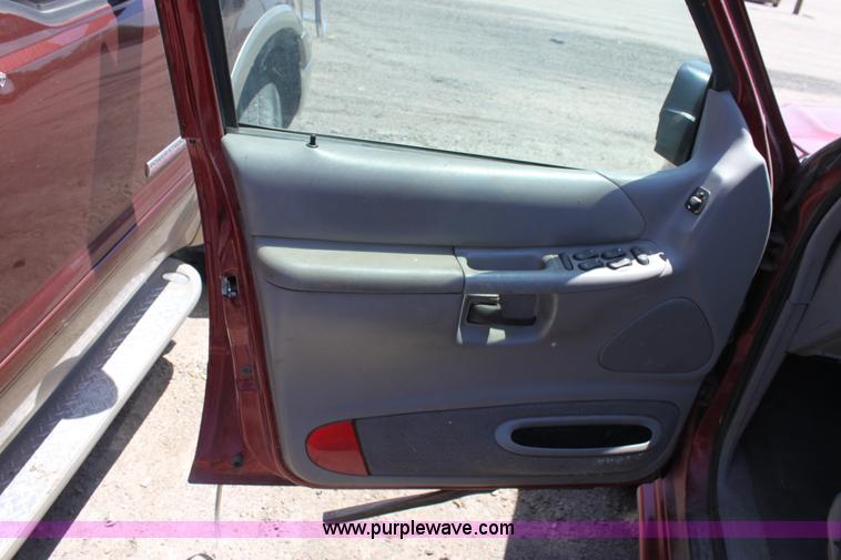 image for item D5128 1999 Ford Explorer XLT SUV