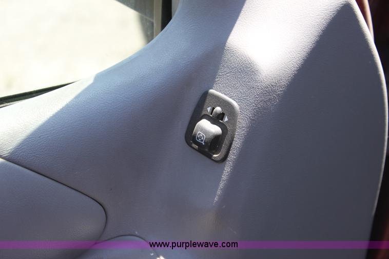 image for item D5128 1999 Ford Explorer XLT SUV