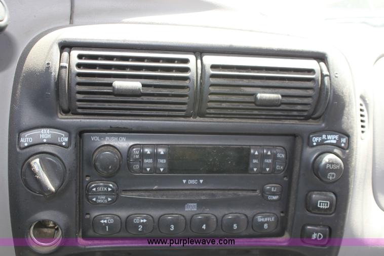 image for item D5128 1999 Ford Explorer XLT SUV