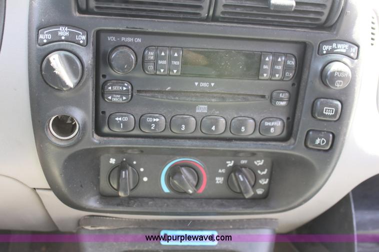 image for item D5128 1999 Ford Explorer XLT SUV