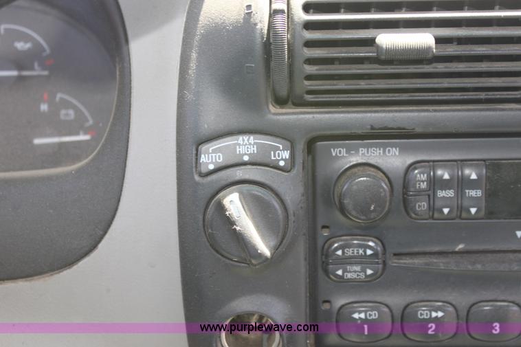 image for item D5128 1999 Ford Explorer XLT SUV