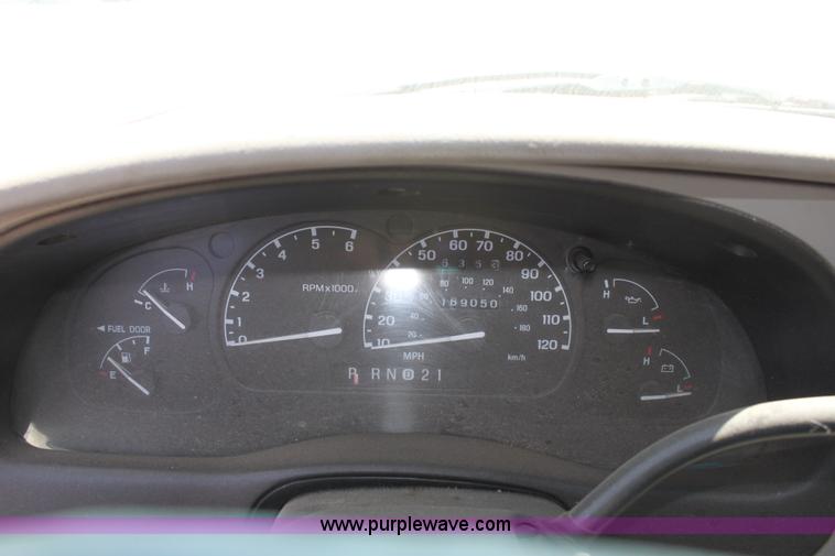 image for item D5128 1999 Ford Explorer XLT SUV