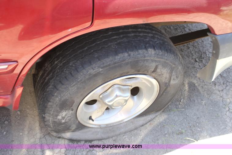 image for item D5128 1999 Ford Explorer XLT SUV