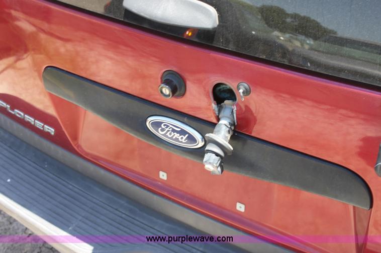 image for item D5128 1999 Ford Explorer XLT SUV