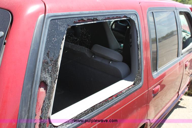 image for item D5128 1999 Ford Explorer XLT SUV