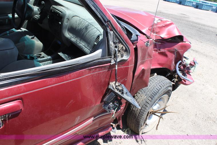 image for item D5128 1999 Ford Explorer XLT SUV