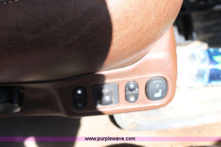 image for item D5130 2005 Ford F250 Lariat King Ranch pickup truck