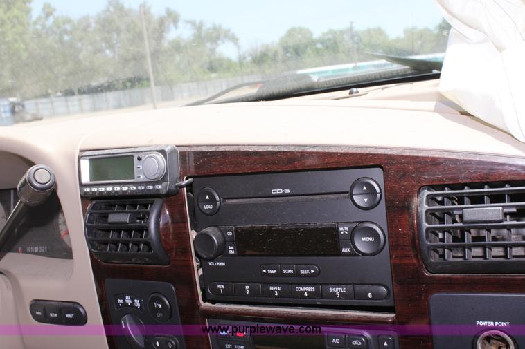 image for item D5130 2005 Ford F250 Lariat King Ranch pickup truck