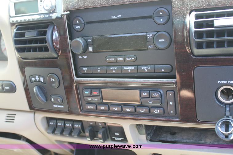 image for item D5130 2005 Ford F250 Lariat King Ranch pickup truck