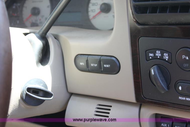 image for item D5130 2005 Ford F250 Lariat King Ranch pickup truck