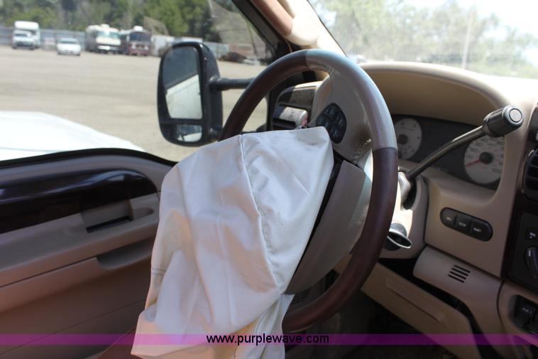 image for item D5130 2005 Ford F250 Lariat King Ranch pickup truck