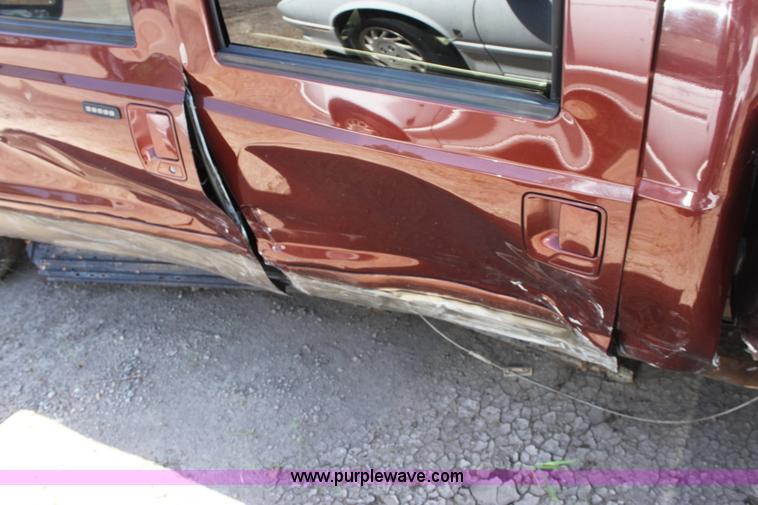 image for item D5130 2005 Ford F250 Lariat King Ranch pickup truck