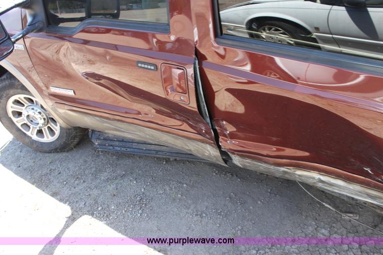 image for item D5130 2005 Ford F250 Lariat King Ranch pickup truck