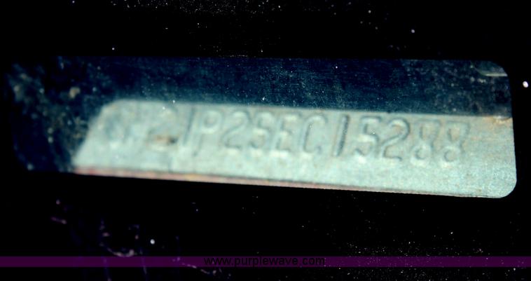 image for item D5130 2005 Ford F250 Lariat King Ranch pickup truck