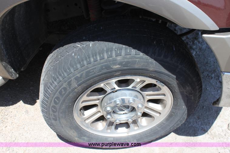 image for item D5130 2005 Ford F250 Lariat King Ranch pickup truck