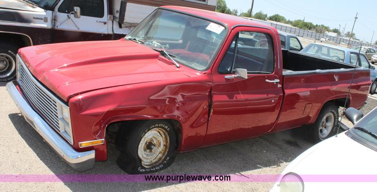 image for item D5131 1983 GMC 1500 pickup truck