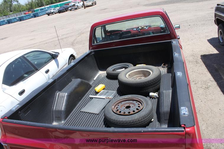 image for item D5131 1983 GMC 1500 pickup truck