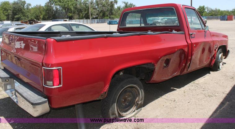 image for item D5131 1983 GMC 1500 pickup truck