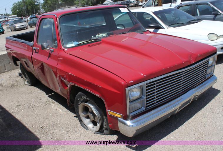 image for item D5131 1983 GMC 1500 pickup truck