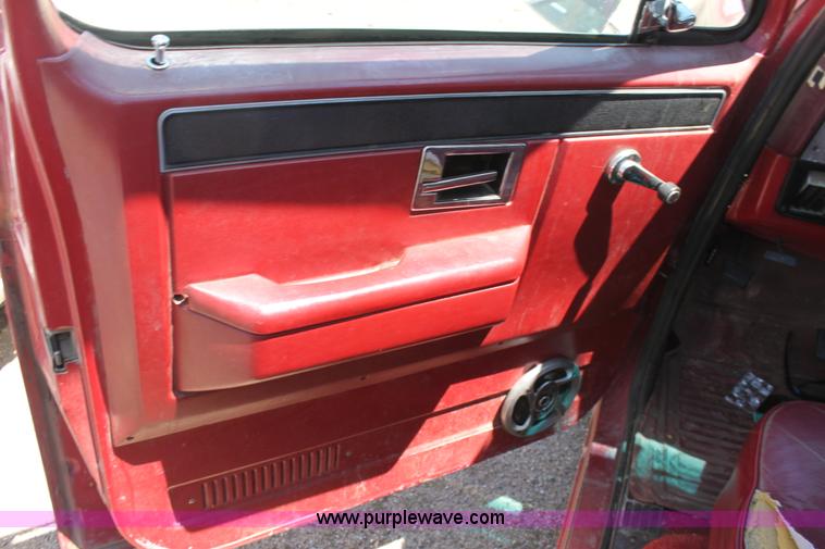 image for item D5131 1983 GMC 1500 pickup truck