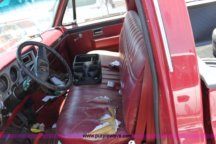 image for item D5131 1983 GMC 1500 pickup truck