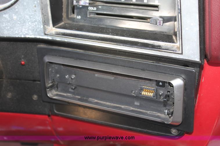 image for item D5131 1983 GMC 1500 pickup truck