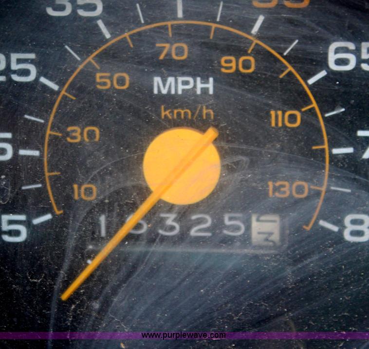 image for item D5131 1983 GMC 1500 pickup truck