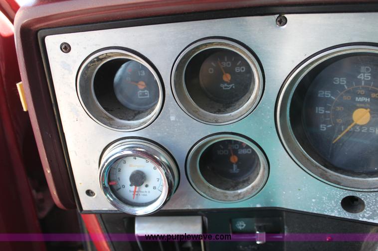 image for item D5131 1983 GMC 1500 pickup truck