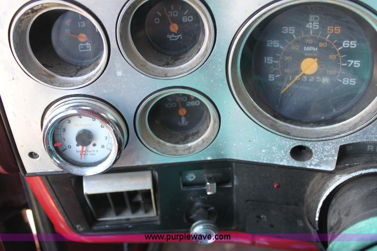 image for item D5131 1983 GMC 1500 pickup truck