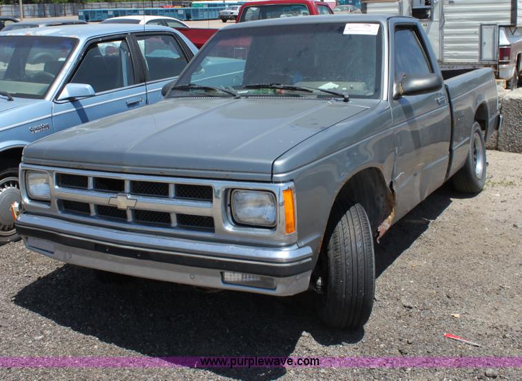 image for item D5134 1991 Chevrolet S10 pickup truck