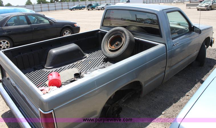 image for item D5134 1991 Chevrolet S10 pickup truck